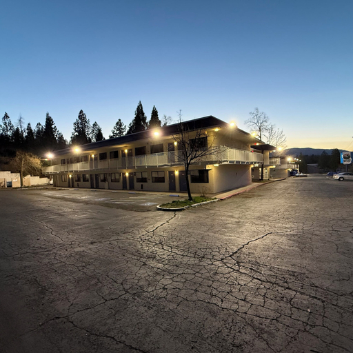 Accessible parking, Shasta Vista Inn & Suites, Siskiyou