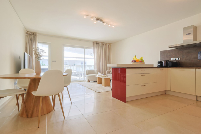 Room 4, 220 Le Maria in Cannes, Alpes-Maritimes
