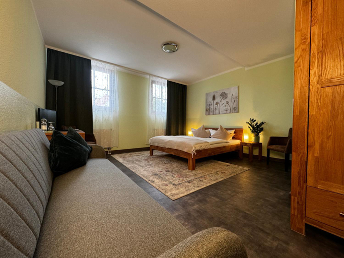 Bedroom 3, Logis Hotel Stadt Neustadt, Saale-Orla-Kreis
