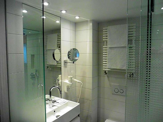 Bathroom 3, Empire, Luxembourg