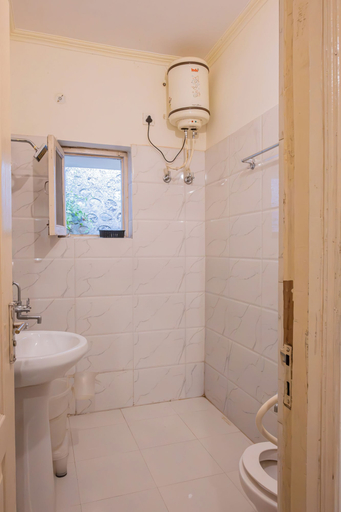 Bathroom 3, Dew Drops Homestay, Nainital