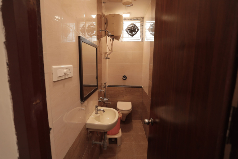 Bathroom 3, Hotel Rayas, Thanjavur