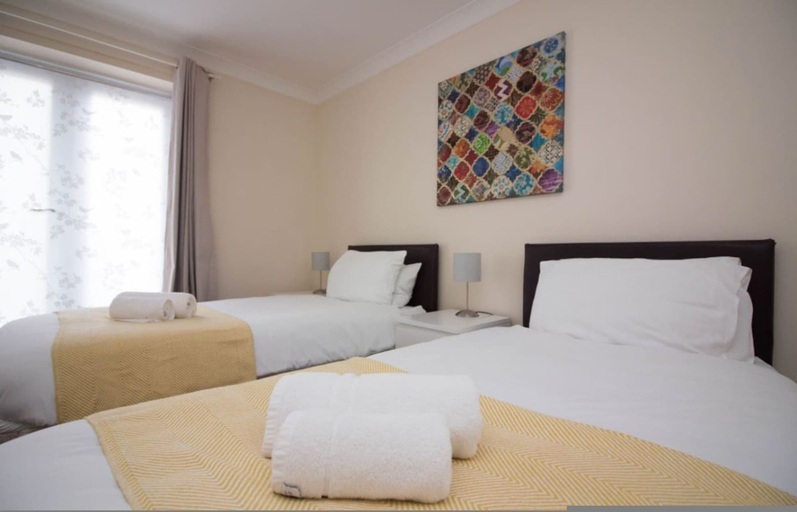 Room 4, Southampton House - 2 Bedroom Accommodation, Southampton