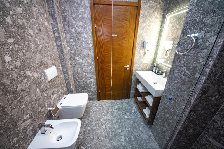 Bathroom 4, Hotel Center, Sarandës
