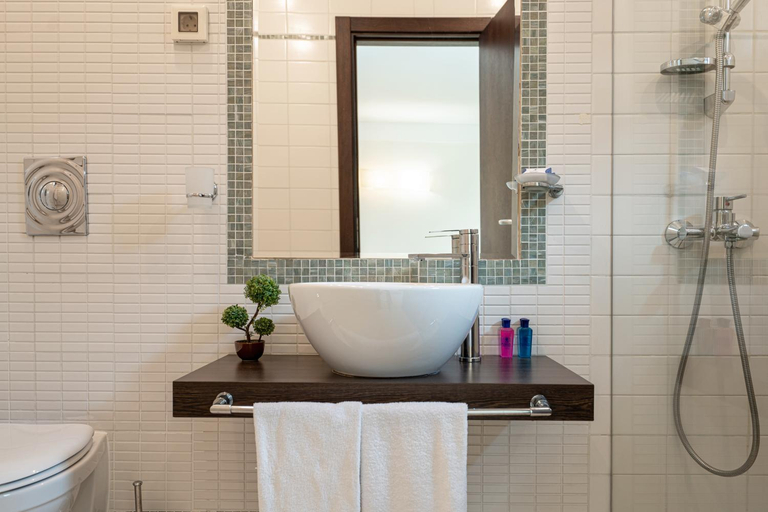 Bathroom 4, Oasis VIP Club - настаняване, ресторант и плаж, Nesebar