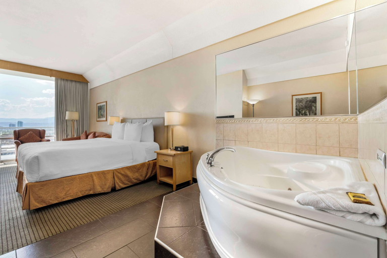 Bedroom 3, Best Western Plus Kelowna Hotel & Suites, Central Okanagan
