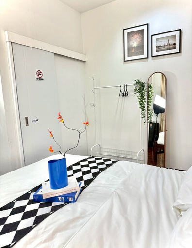 Room 2, An Ant House, Thon Buri