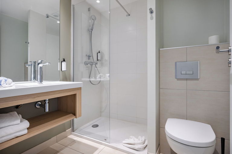 Bathroom 3, Hôtel AKENA TROYES - La Chapelle-Saint-Luc, Aube