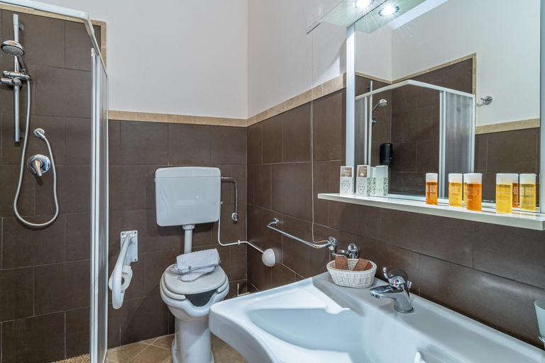 Bathroom 4, Agriturismo Kypeiros, Syracuse