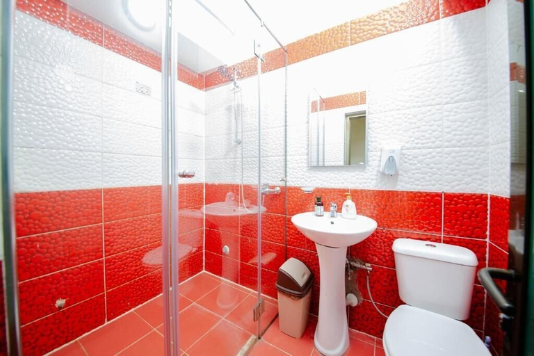 Bathroom 5, Eriks Rooms, Tiranës