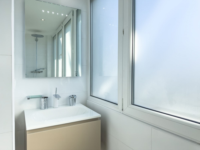Room 3, 207 Le Maubourg in Cannes, Alpes-Maritimes