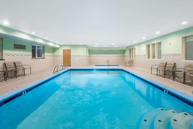 Sport & Beauty 2, Country Inn & Suites by Radisson, Coeur d'Alene, Kootenai
