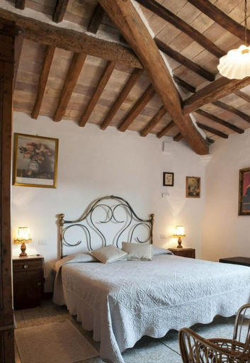 Room 4, Paterno 403 in San Gimignano, Siena