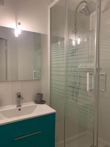 Bathroom 5, Le Vacoa, Saint-Paul