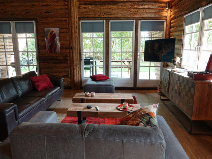 Others 5, Holiday Home in Netherlands with Pond View, Baarle-Nassau