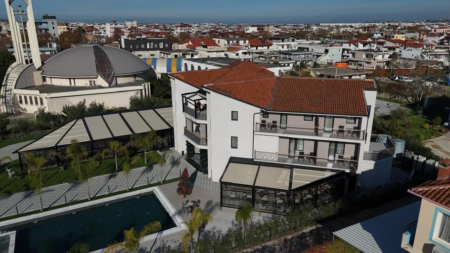Exterior, Vila Lira, Durrësit