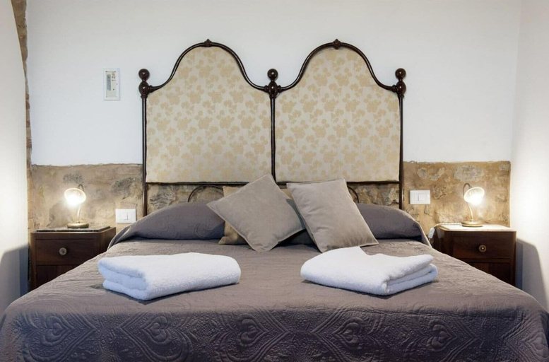Room 5, Paterno 402 in San Gimignano, Siena