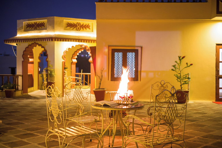 Outdoor dining 4, Alaya Stays Abhimanyu Mansion Topaz 2BHk, Udaipur