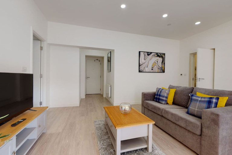 Others 4, Luxury Stevenage North Central Apartment Business Leisure, Hertfordshire