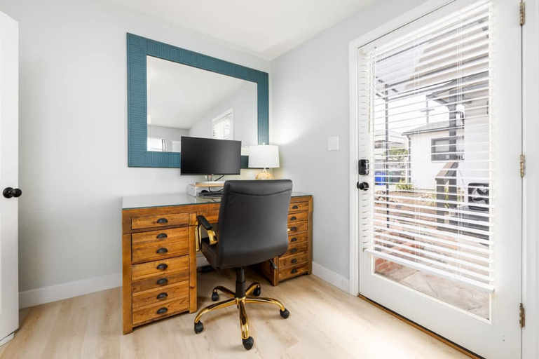 Room 5, Studio In Carlsbad Village, San Diego