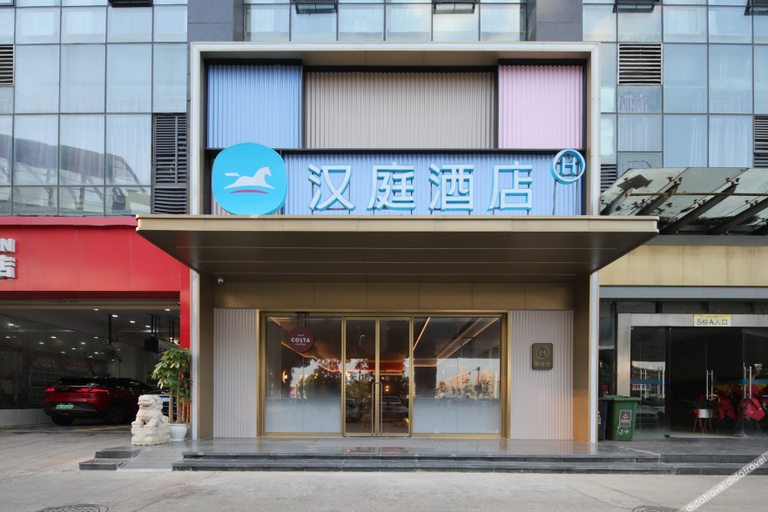 Exterior & Views