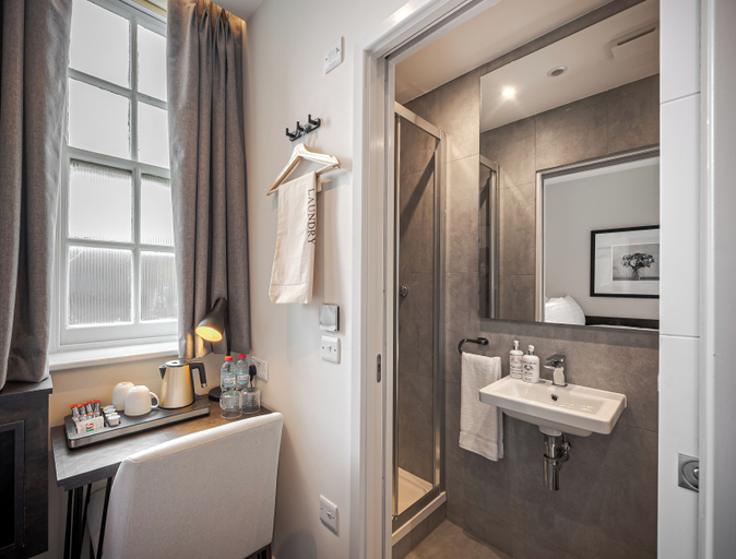Bathroom 3, King's Cross Express Inn, London