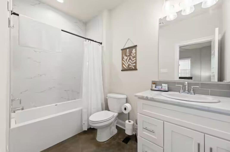 Bathroom 4, Crawfish House, Lafayette