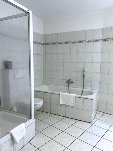 Bathroom 3, Hotel Klusenhof, Soest