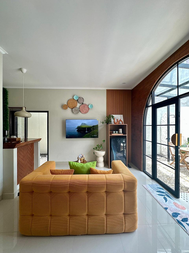 Others 5, Casa Admiral, Depok