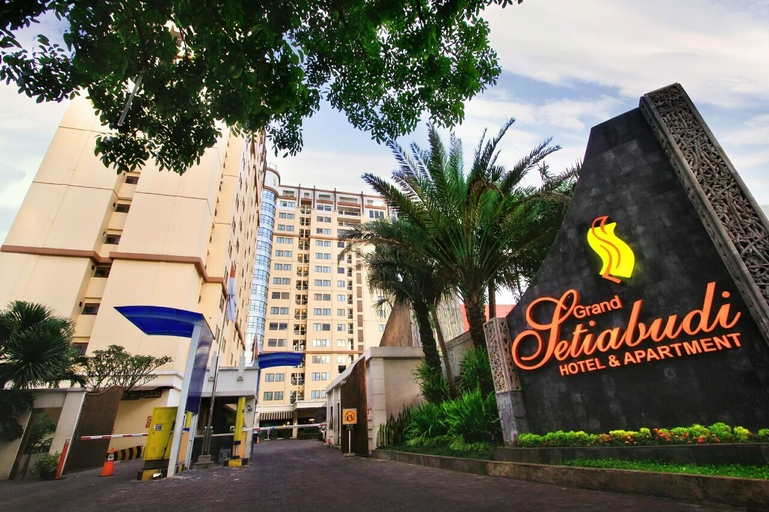 Exterior & Views 5, youre.at - Grand Setiabudi Apartment, Bandung