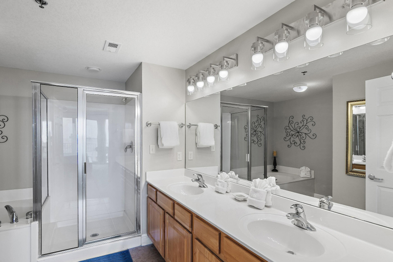Bathroom 4, Ariel Dunes I 2001, Walton