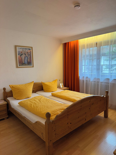 Bedroom 3, Hotel-Restaurant Maien, Waldshut