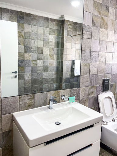 Bathroom 4, Accra Luxury Apartments @ Lul Water, Accra