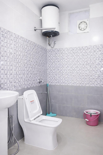 Bathroom 4, Hotel Bindram Palace, Garhwal