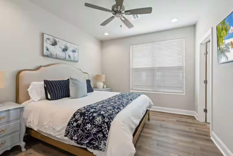 Room 3, Crawfish House, Lafayette