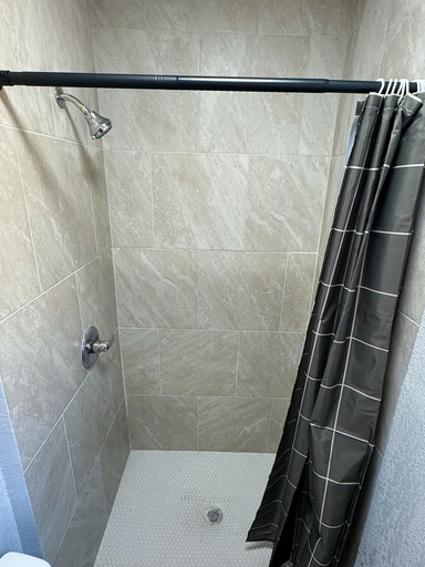 Bathroom 2, Budget Inn, Davidson