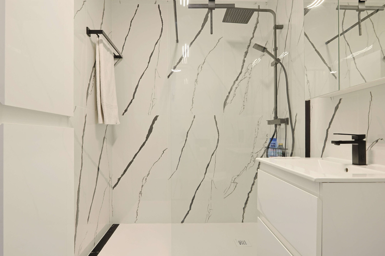 Room 5, 324 Le Fleuri in Cannes, Alpes-Maritimes