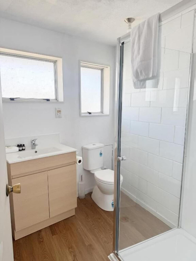 Bathroom 3, Midway Pacifica Lodge, Hutt city