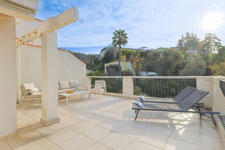 Room 2, 221 Le Bella in Cannes, Alpes-Maritimes