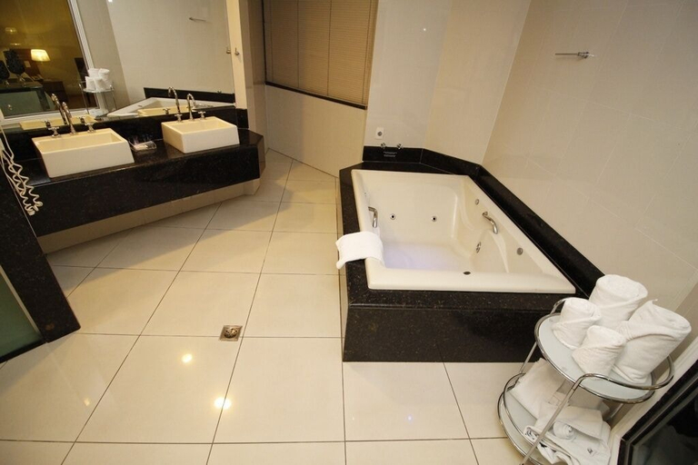 Bathroom 3, Actuall Convention Hotel, Contagem