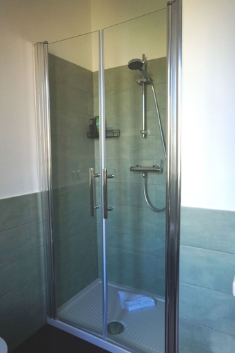Bathroom 5, Lexie Suites Guesthouse, Rome