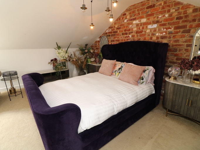 Bedroom 5, Lincoln 4-beds, Sleeps 13, Hot Tub & Pet Friendly, Lincolnshire