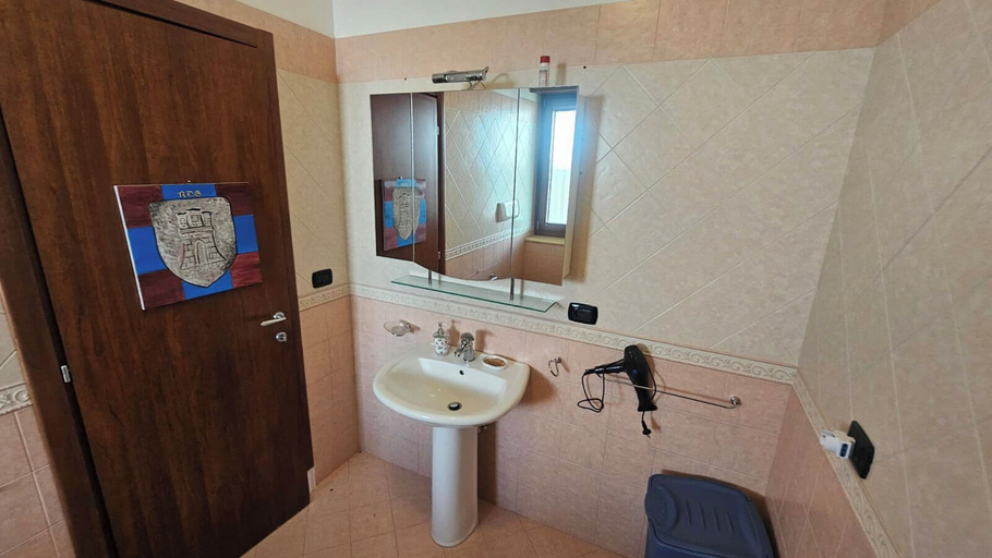 Bathroom 4, L'alba dei principi, Salerno