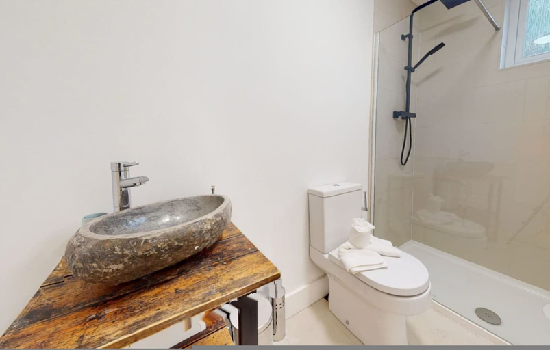 Others 3, De Pary 2 Modern Bedford Apartment- Near Town Centre, Bedfordshire