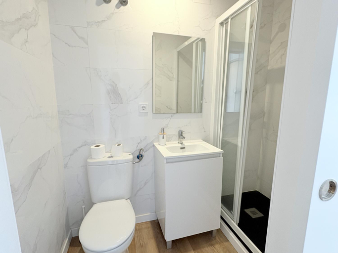 Bathroom 3, Lullaby By Hamilton, Barcelona