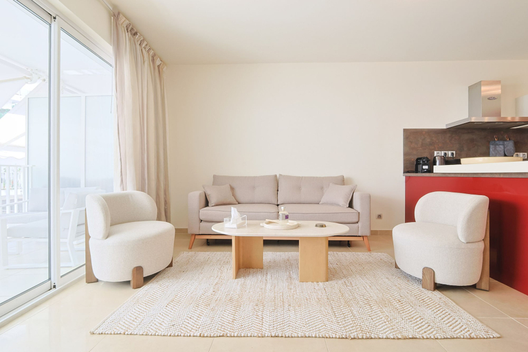 Room 5, 220 Le Maria in Cannes, Alpes-Maritimes