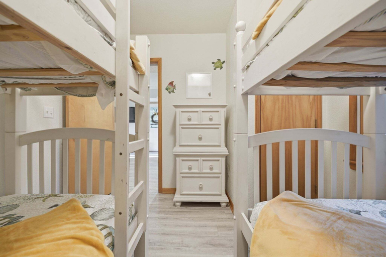 Room 5, Golf & Surf 7BR: Private Pool, 5 Min to Beach, Currituck