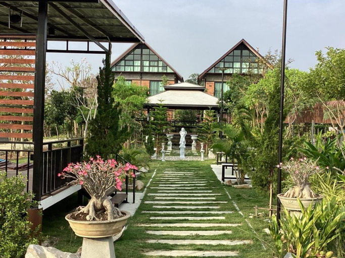 Others 4, Parichat house, Pak Chong