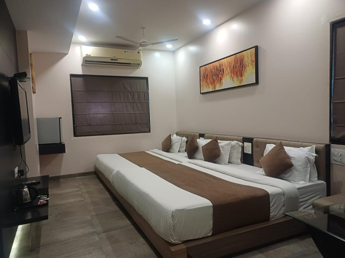 Bedroom 2, Hotel Paradise Ahilyanagar, Ahmadnagar