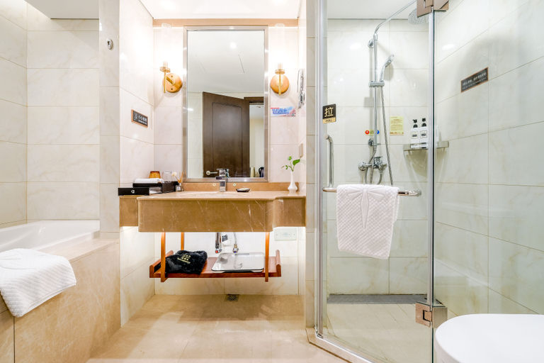 Bathroom 4, The Farrington Hotel - Building B, Weifang